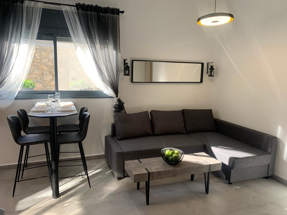 Bed, Seating area