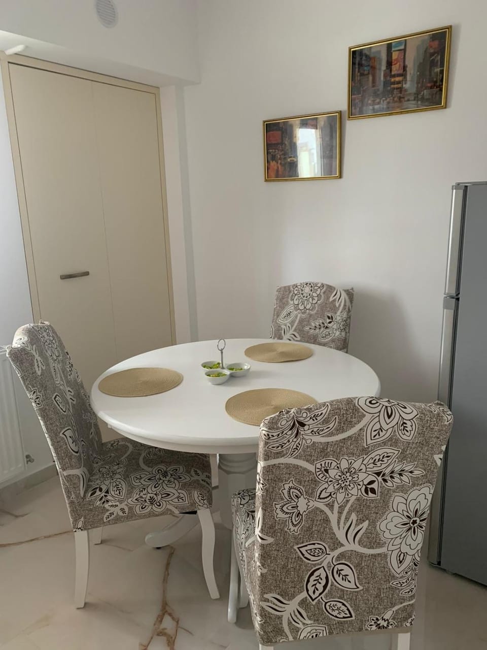 Leon Apartment Apartment in Romania