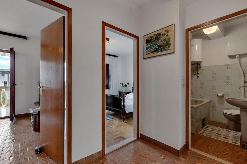 Bathroom, Photo of the whole room