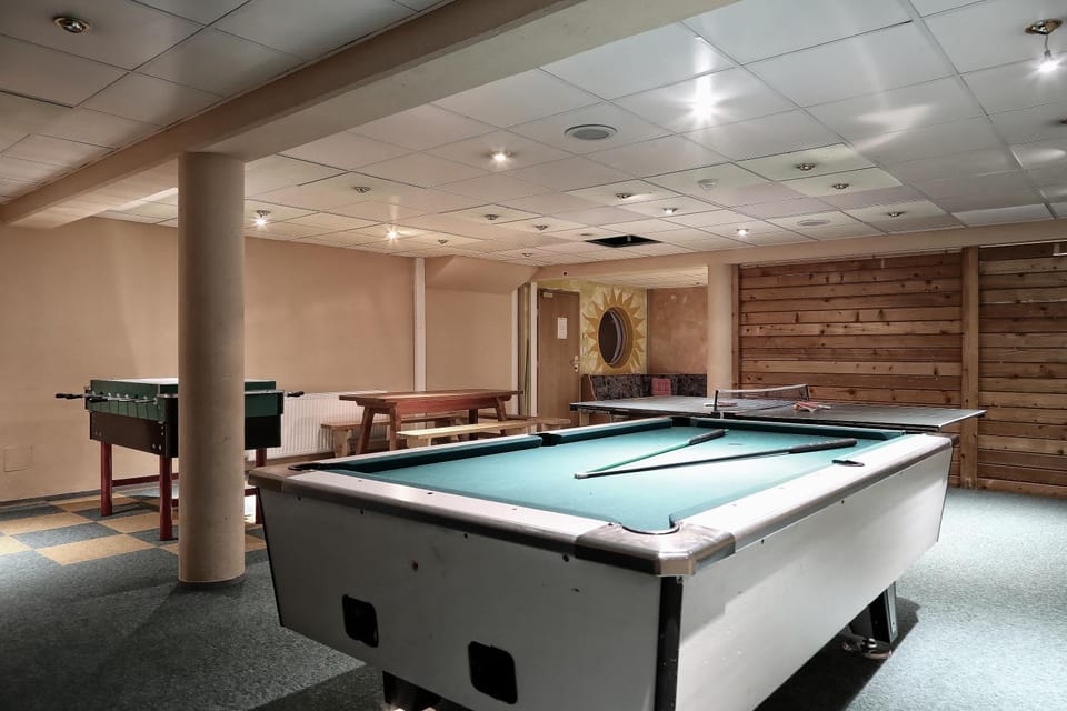 Billiard, Table tennis