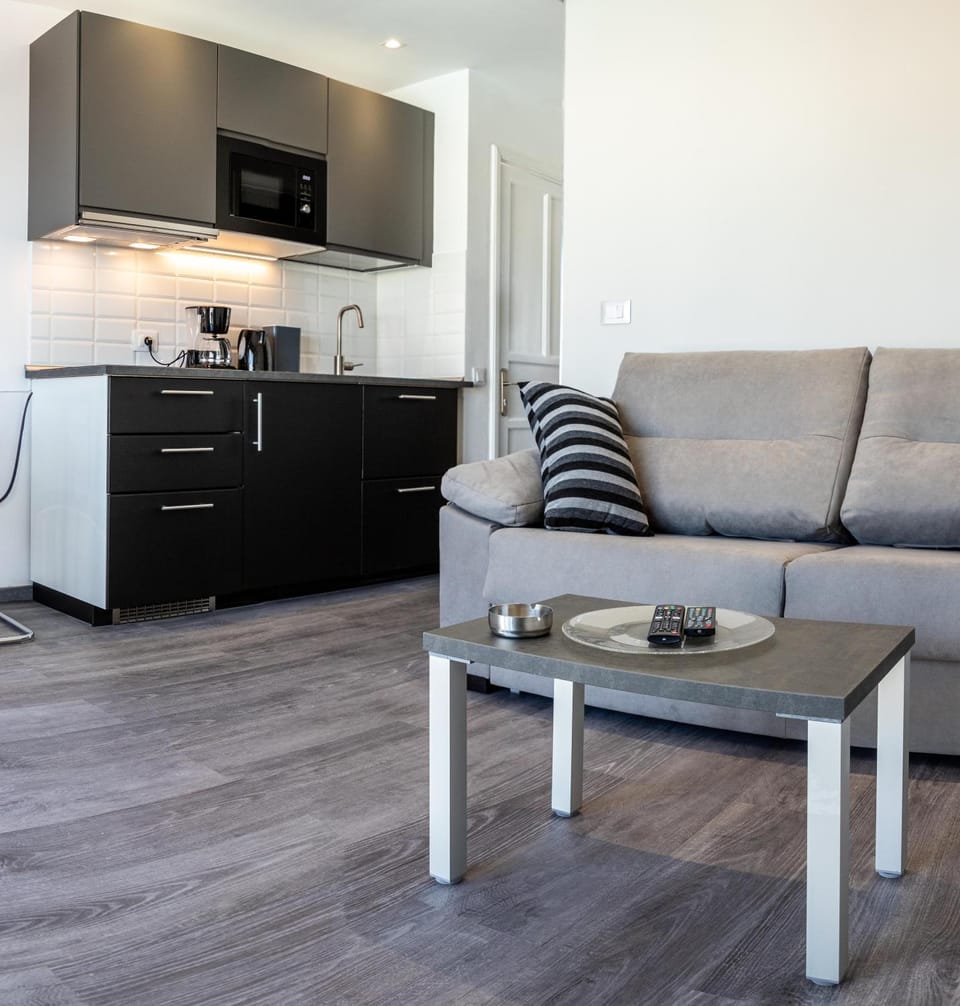 Kitchen or kitchenette, Living room