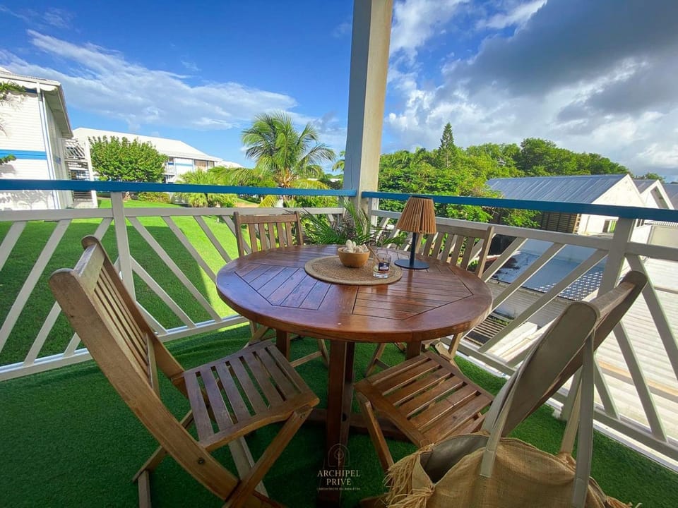 Archipel Guadeloupéen - Entre grand balcon, piscine & lagon - Élégant cocon d'architecte 2 étoiles Apartment in Grande-Terre, Guadeloupe