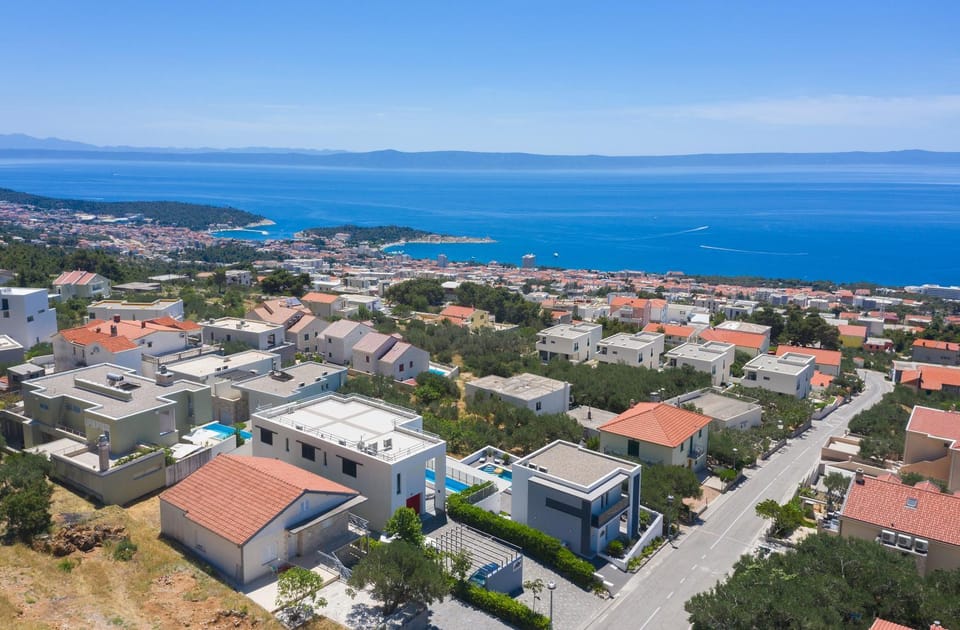 Property building, Nearby landmark, Day, Summer, Beach, City view, Sea view, Area and facilities, Location