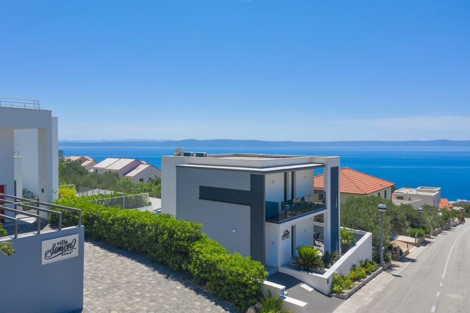 Property building, Sea view, Location