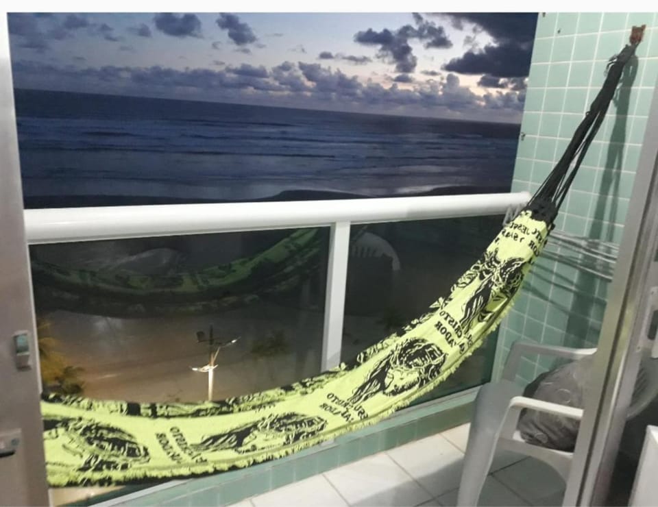 Apartamento com sacada frente ao mar Apartment in State of São Paulo