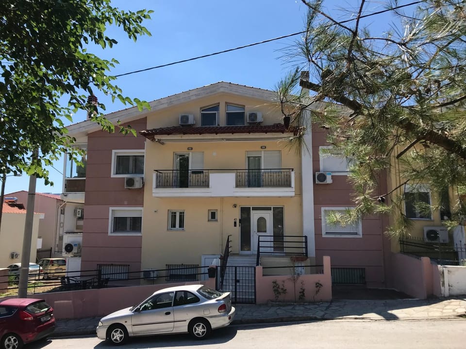Property building, Facade/entrance, Garden