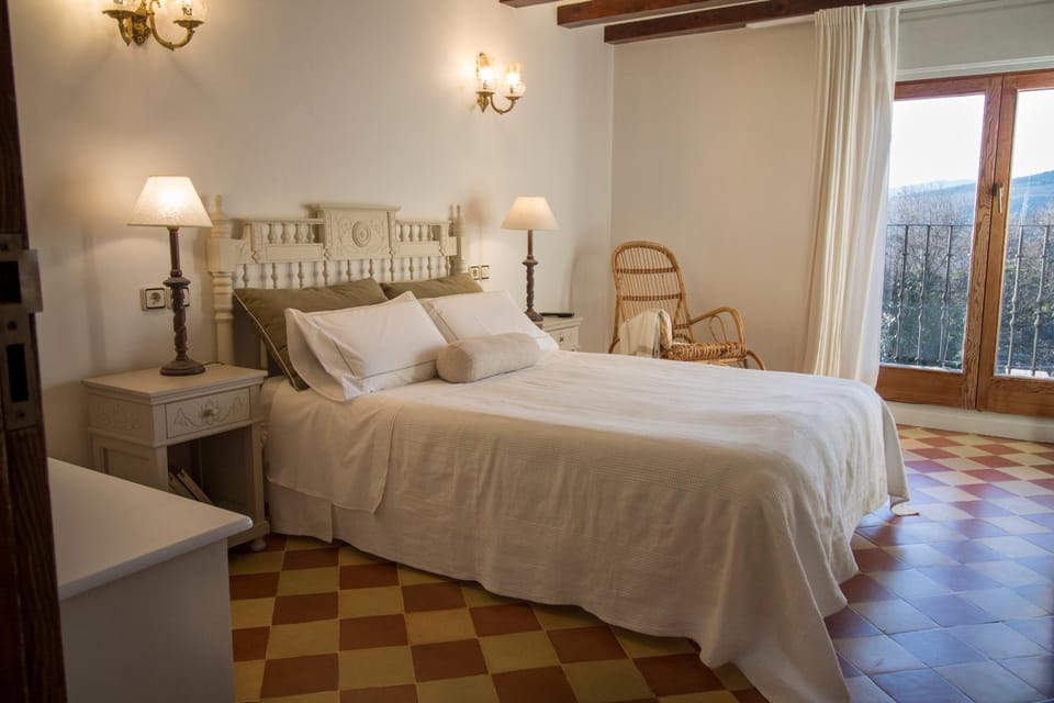 Natural landscape, Photo of the whole room, Bedroom, Garden view, Mountain view