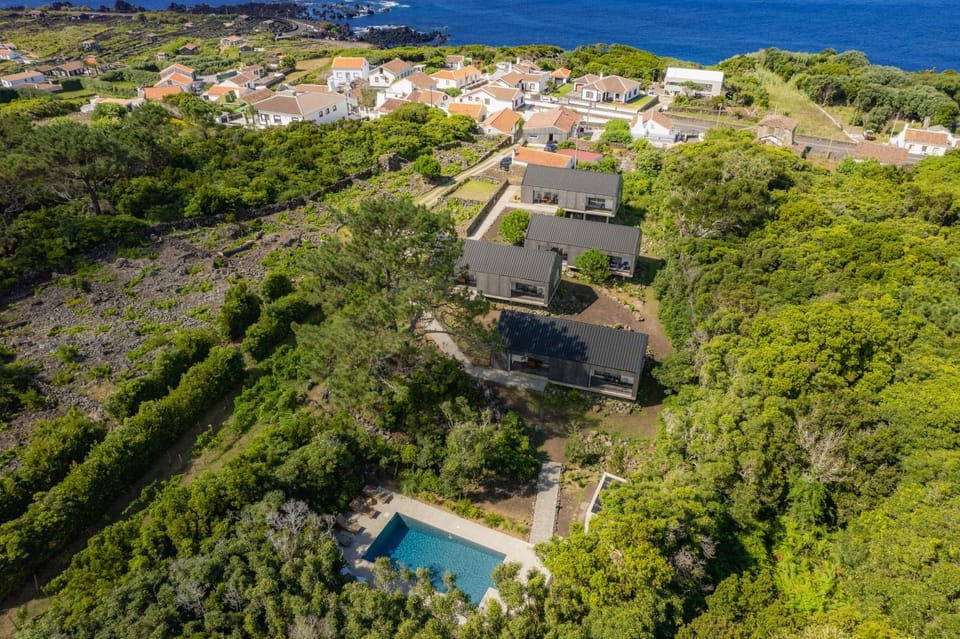 Property building, Natural landscape, Bird's eye view, Landmark view