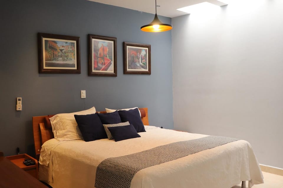 Bathroom, TV and multimedia, Decorative detail, air conditioner