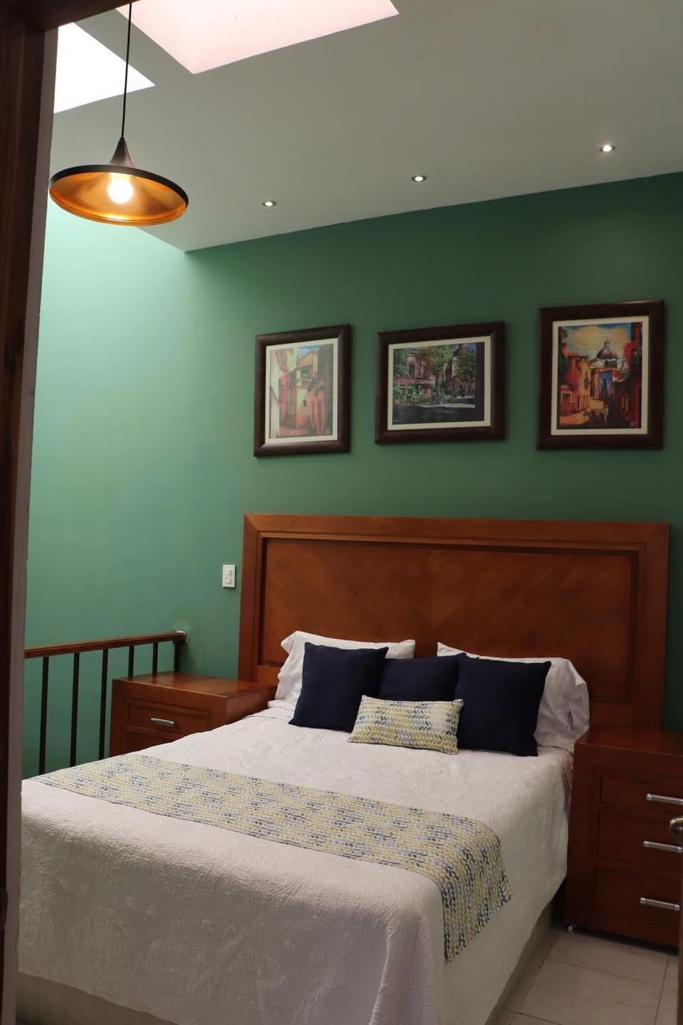 Bathroom, TV and multimedia, Decorative detail, air conditioner