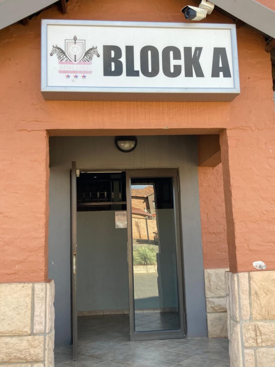 Facade/entrance