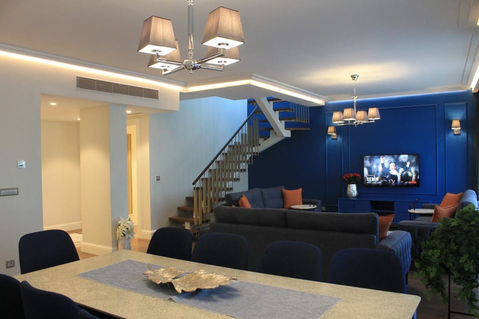 TV and multimedia, Living room, Seating area, Dining area