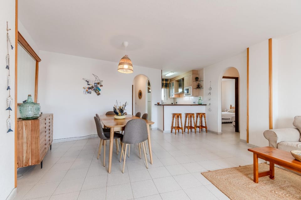 Dining area, kitchen