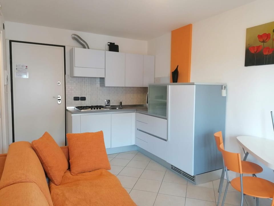 Kitchen or kitchenette, Living room, microwave