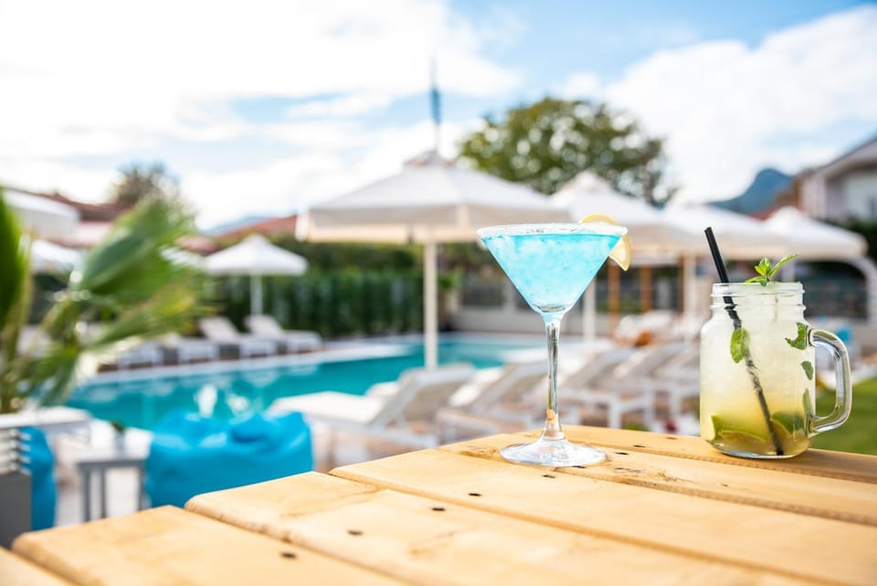 Swimming pool, Drinks