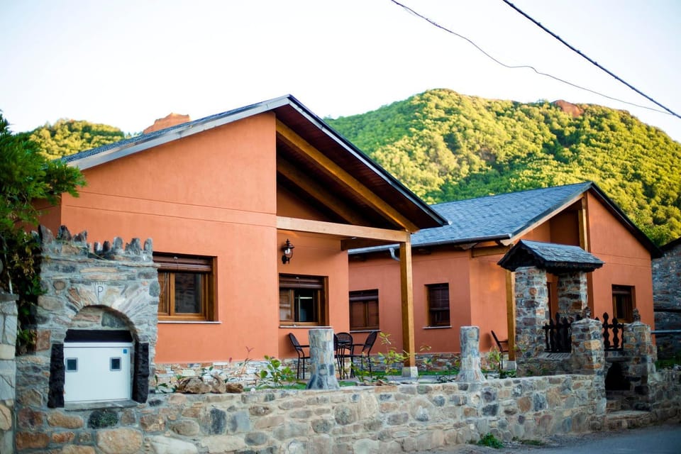 Lares · Cabañas Rurales Country House in Castile and León