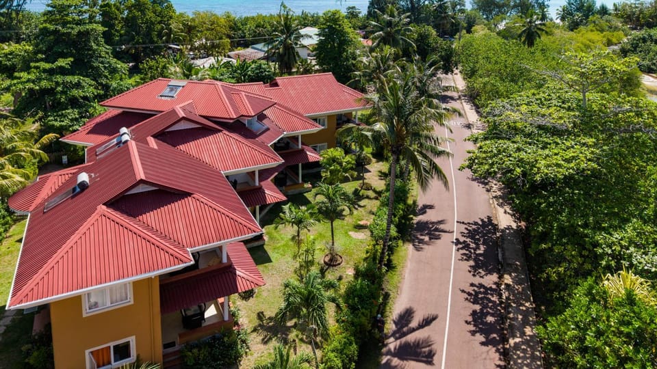 Property building, Day, Neighbourhood, Natural landscape, Bird's eye view, Garden, Garden view, Street view
