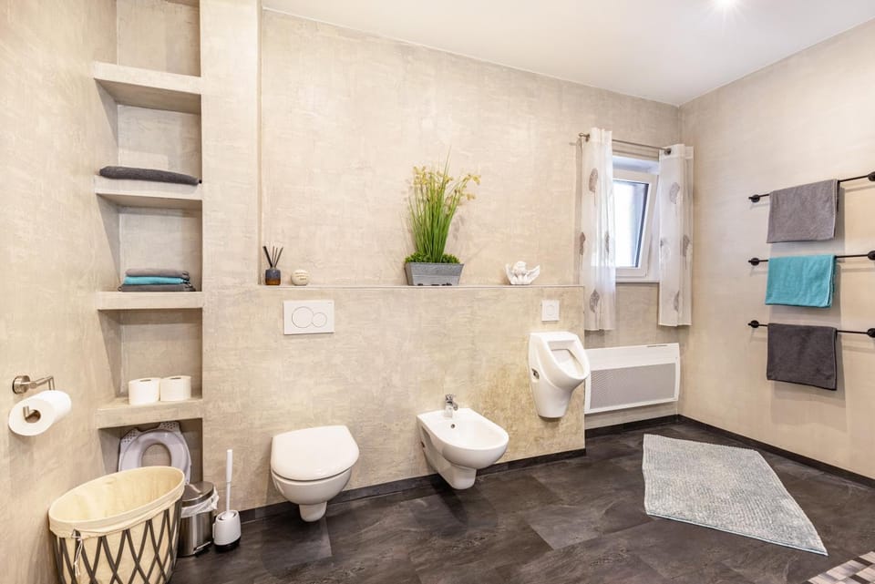 Bathroom, Living room