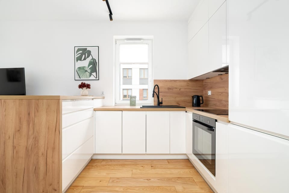 Coffee/tea facilities, Kitchen or kitchenette, stove