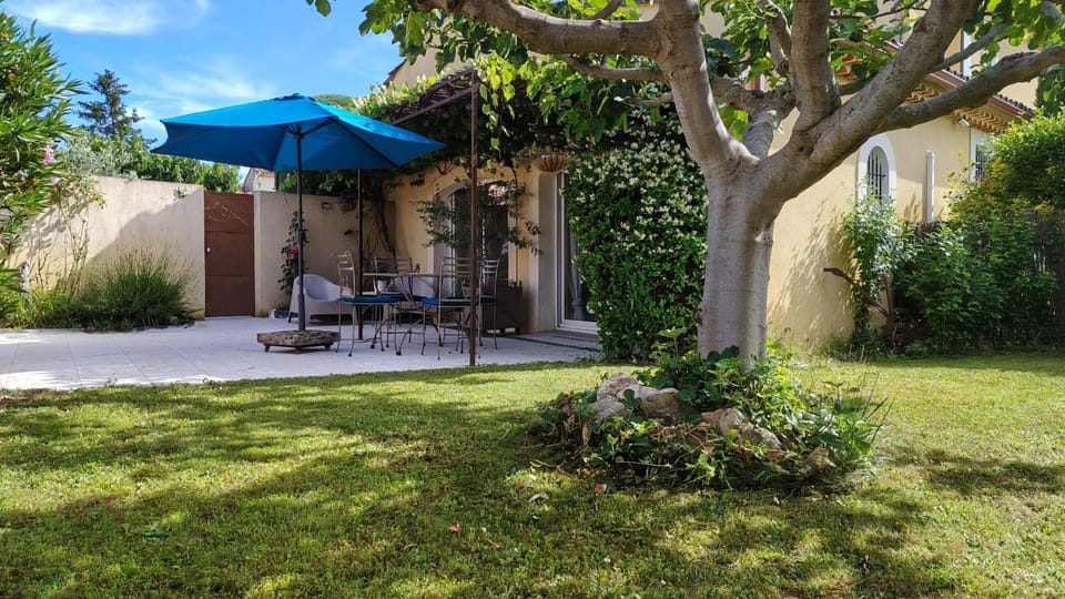 Patio, Dining area, Garden view