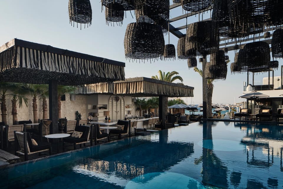 Restaurant/places to eat, Swimming pool