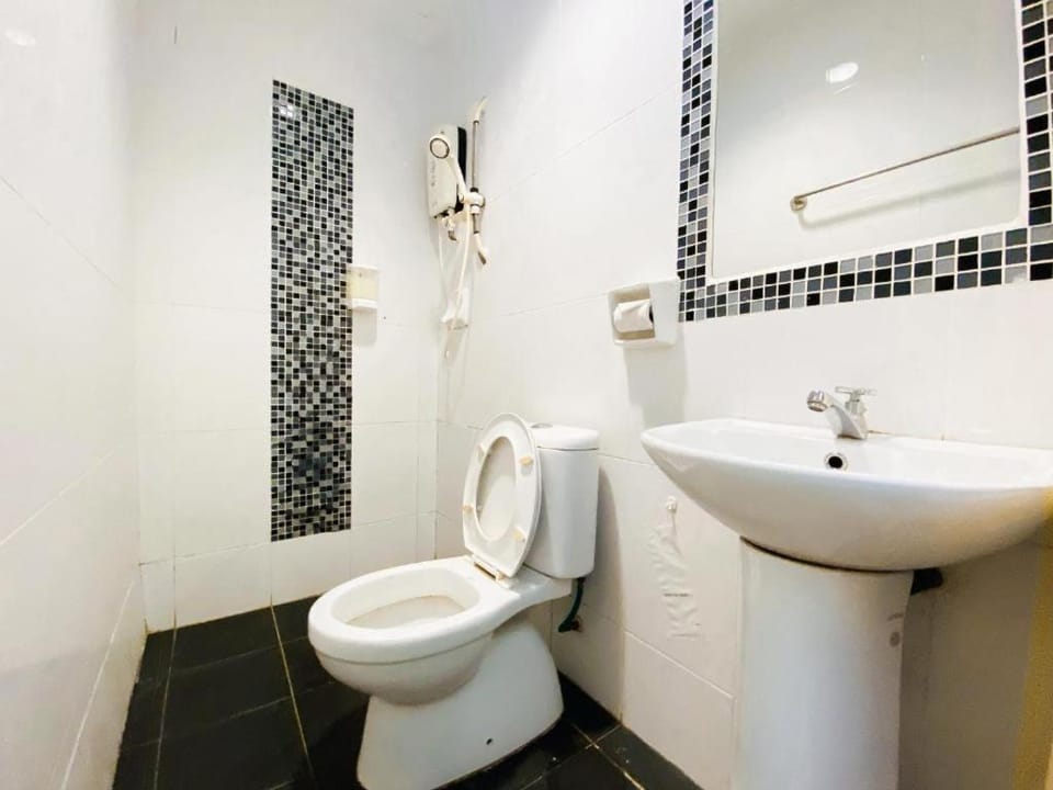 Shower, Toilet