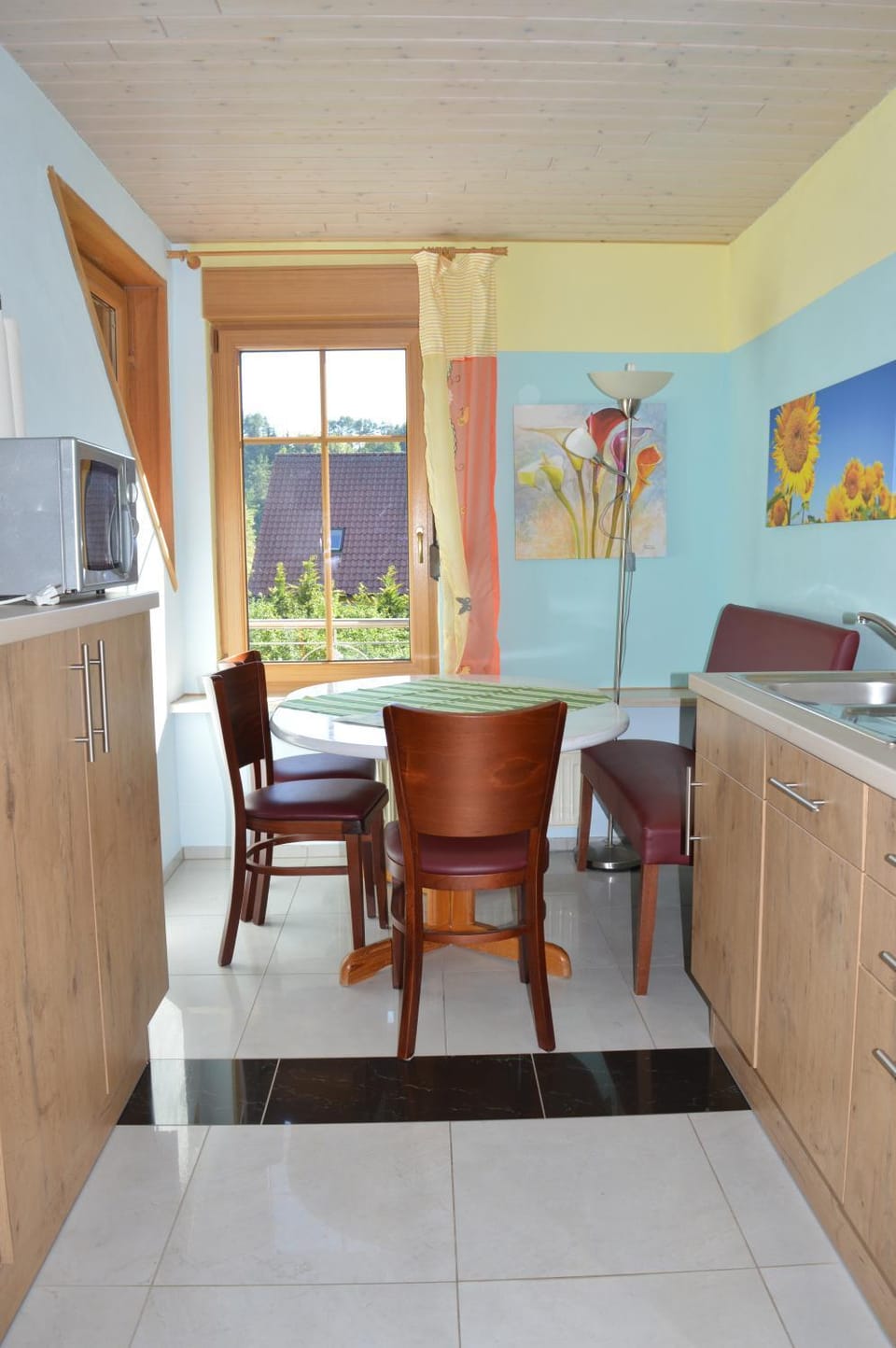 Kitchen or kitchenette, Seating area, Breakfast