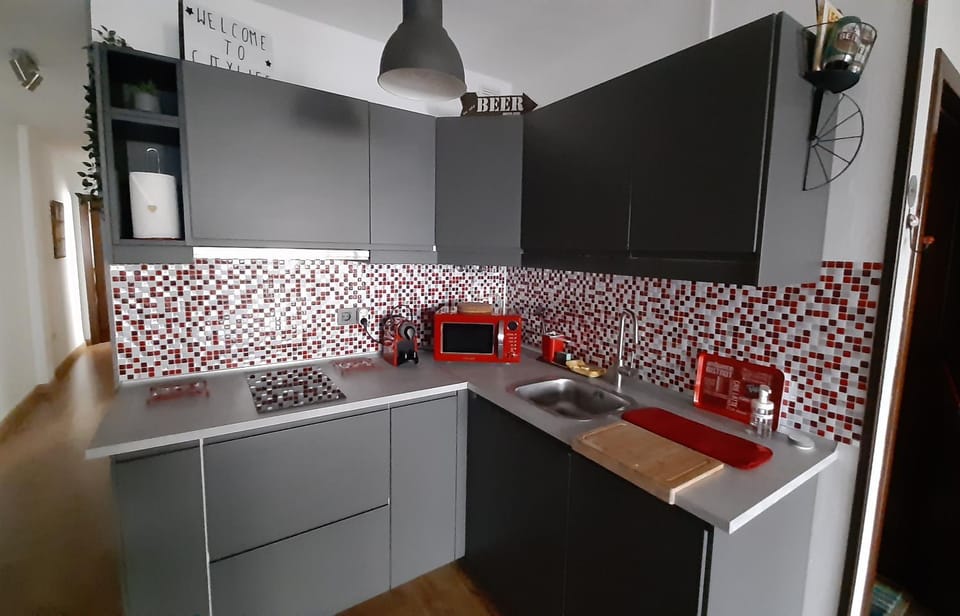 Kitchen or kitchenette
