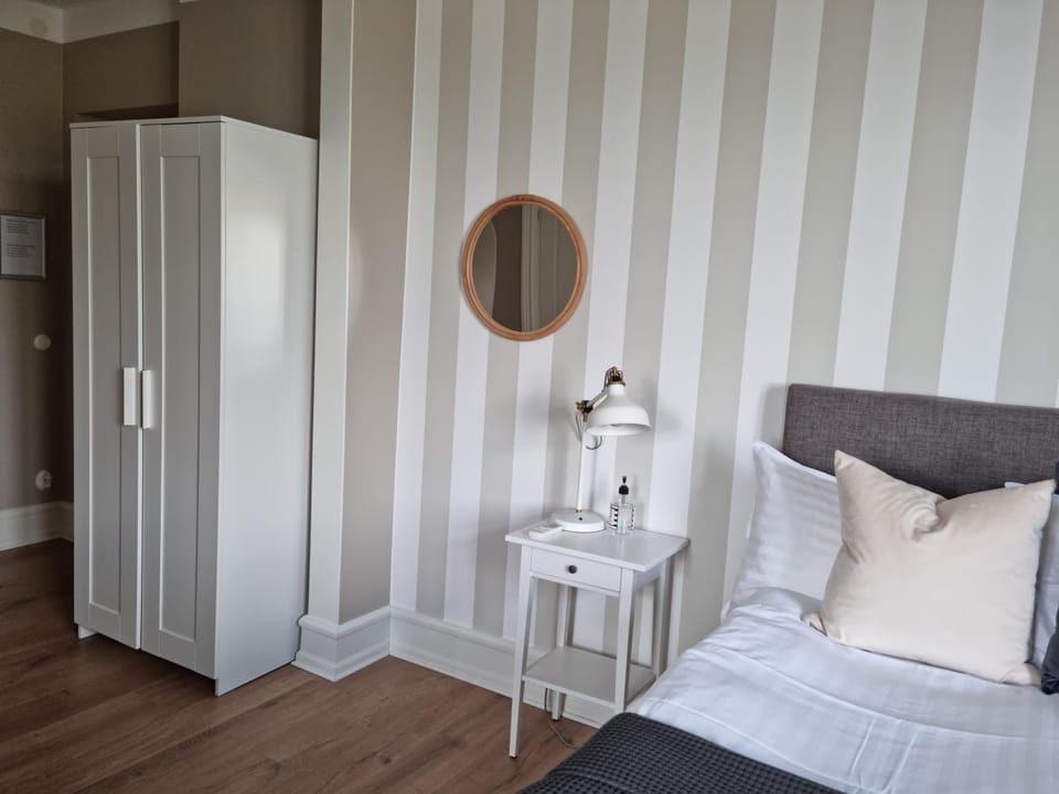 Bedroom, wardrobe