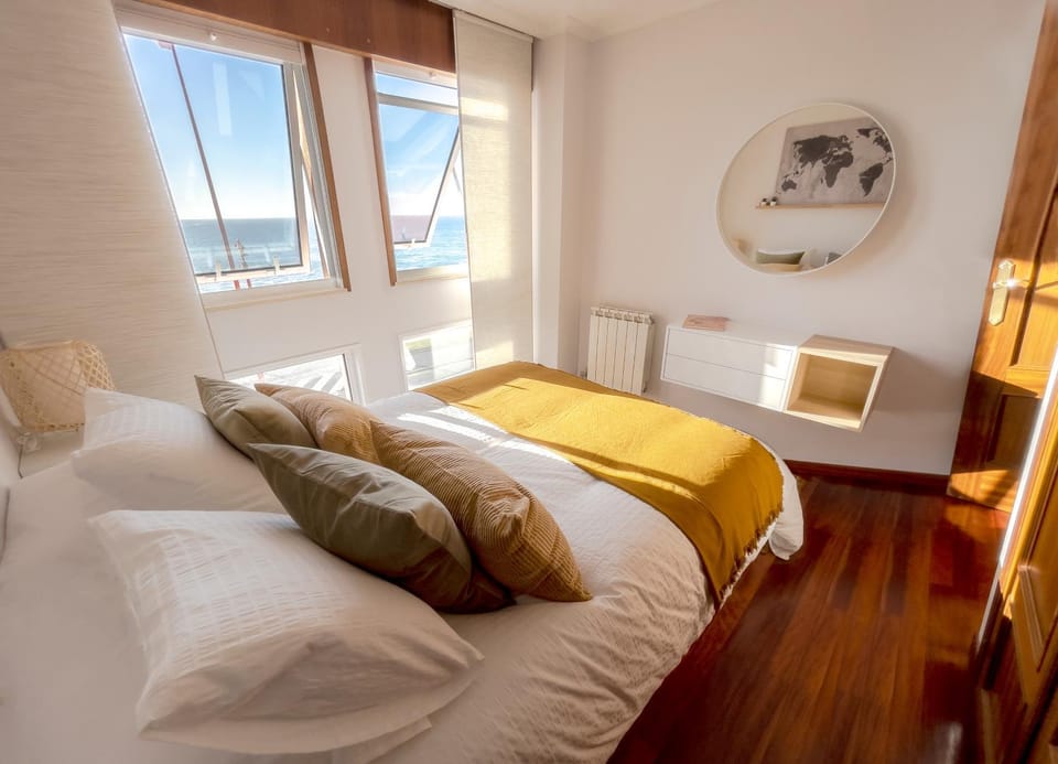 Bed, Photo of the whole room, Bedroom, Sea view
