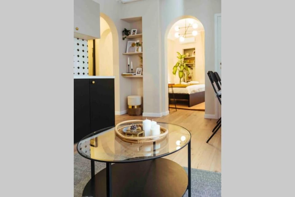 Stunning views - Top Location - Netflix + Balcony Apartment in Bucharest