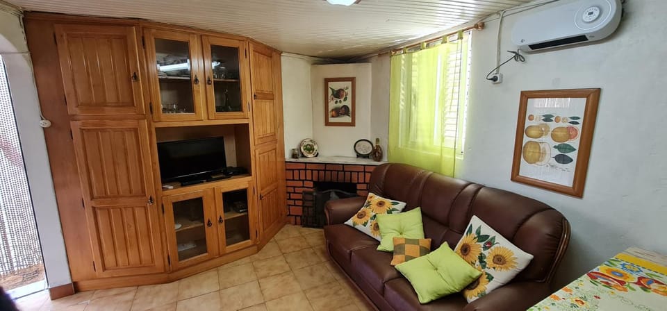 Communal lounge/ TV room, flat iron, washing machine