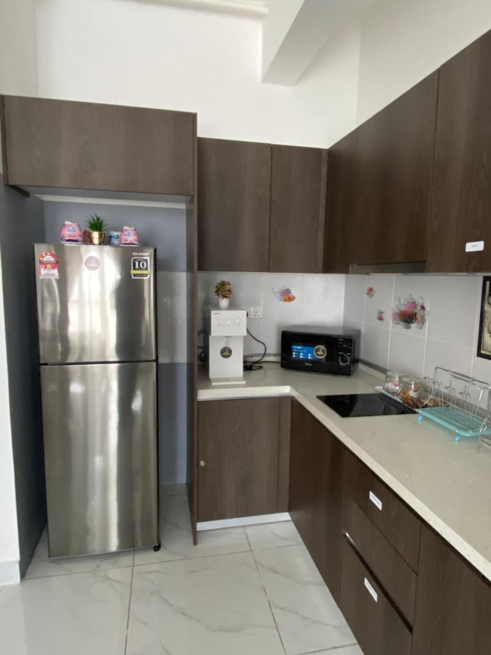 Coffee/tea facilities, Kitchen or kitchenette, oven, stove