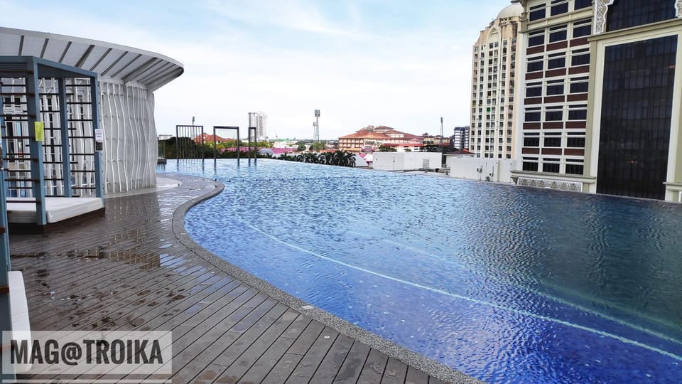 Day, Swimming pool