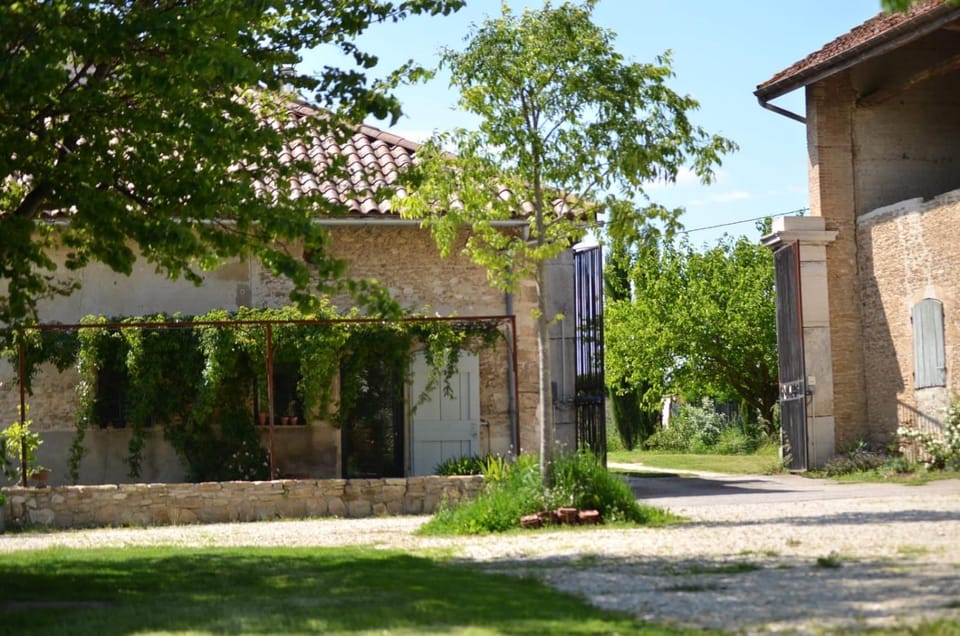 gîte Ferme St Pierre drôme, 2-4 personnes, prestations diverses Bed and Breakfast in Provence