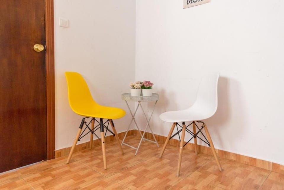 Plaza de las Flores esquina calle Larios parking gratis f4 Apartment in Malaga