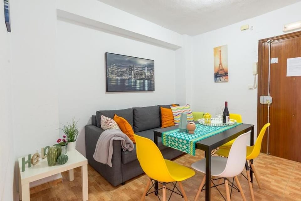 Plaza de las Flores esquina calle Larios parking gratis f4 Apartment in Malaga