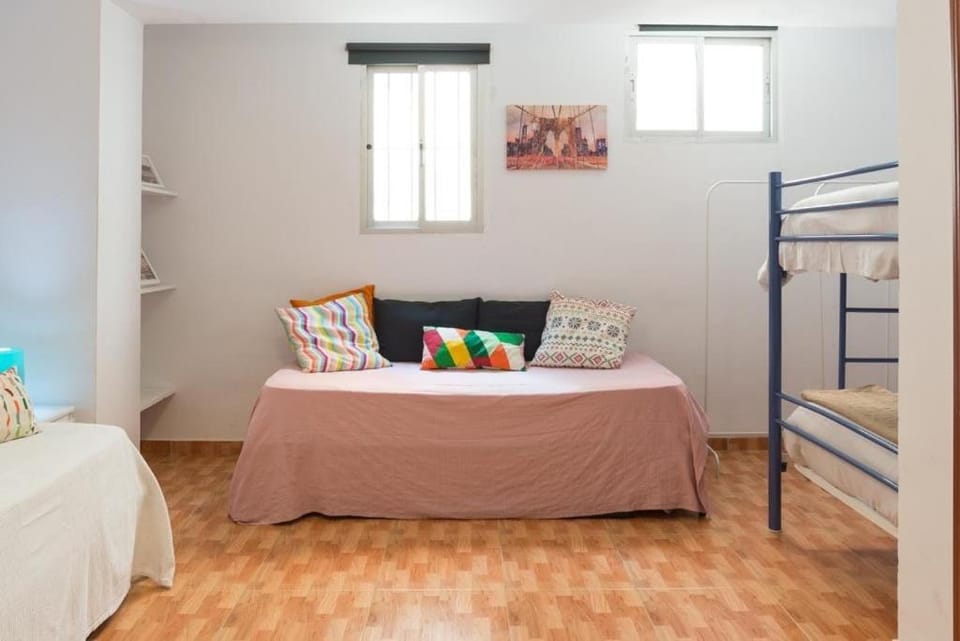 Plaza de las Flores esquina calle Larios parking gratis f4 Apartment in Malaga