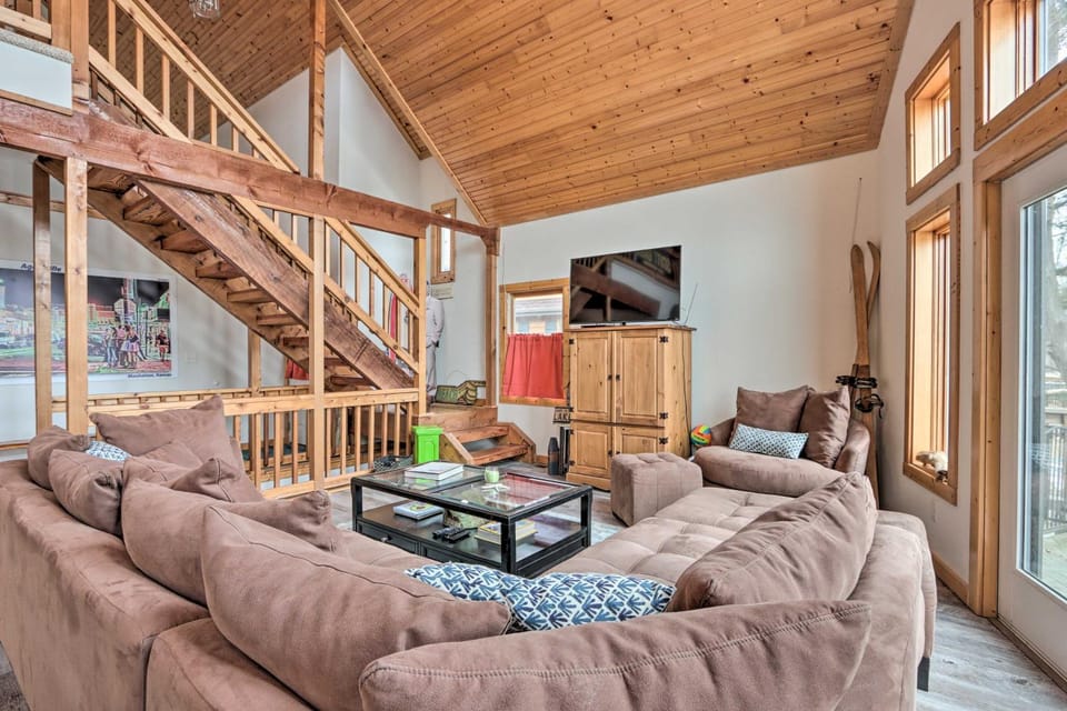 Private Dock, Lake Access! Multi-Level Ozarks Home House in Lake of the Ozarks