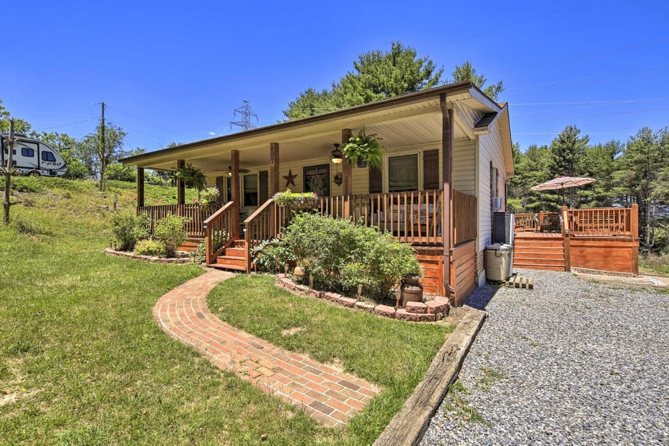 Nature Escape in Wytheville w/ Covered Porch! House in Wytheville