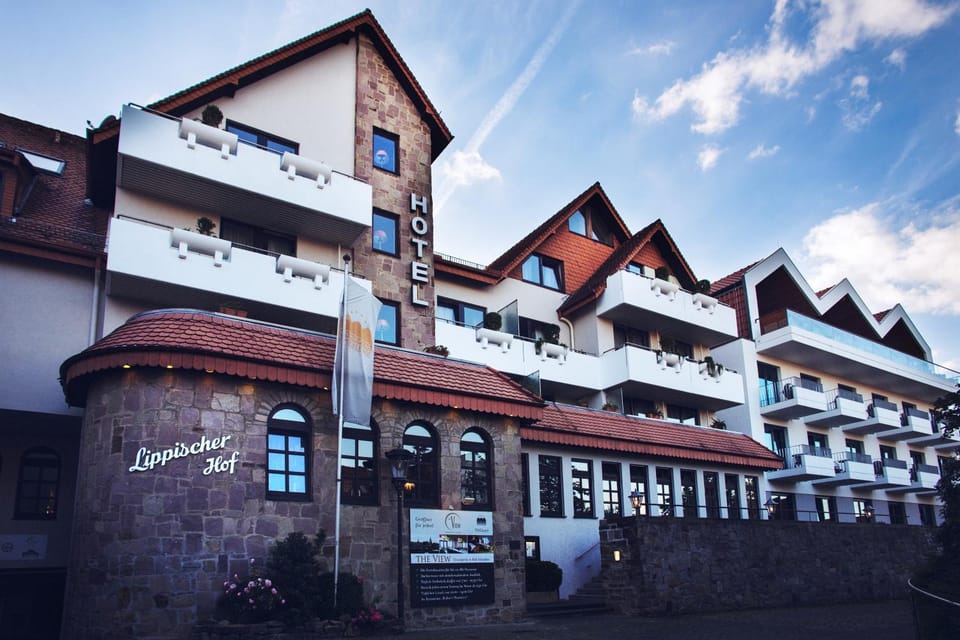 Patio, Restaurant/places to eat, Facade/entrance, BBQ facilities, Garden, Balcony/Terrace, Lobby or reception, Lounge or bar, Other, Banquet/Function facilities, Decorative detail, Logo/Certificate/Sign, City view, Street view, Meals, Buffet breakfast, Dinner, Drinks, Alcoholic drinks, Non alcoholic drinks