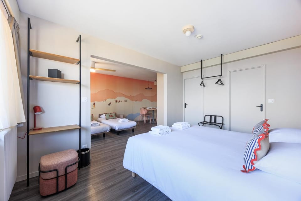 Photo of the whole room, Lake view, Family