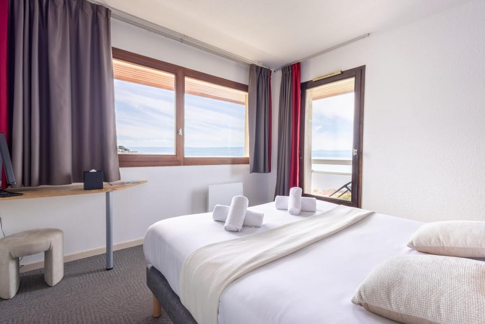 Shower, Bed, Balcony/Terrace, Photo of the whole room, Lake view, Breakfast, Parking, internet, internet