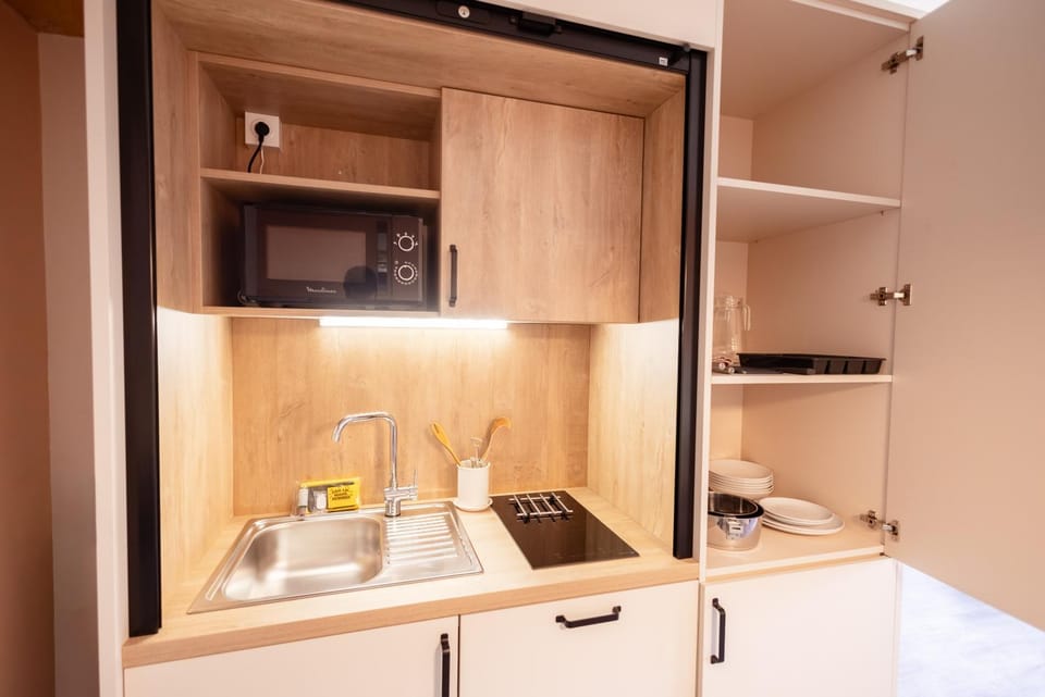 Kitchen or kitchenette, Lake view, Sunset, group of guests, group of guests, Family, Family, Parking, dishwasher, internet, internet, microwave, stove, kitchen
