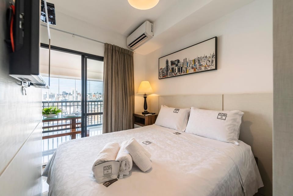 Bed, TV and multimedia, Photo of the whole room, Bedroom, towels, air conditioner