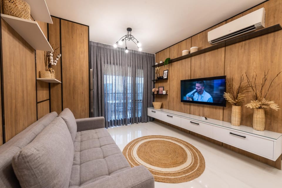 Communal lounge/ TV room, TV and multimedia, Living room, air conditioner