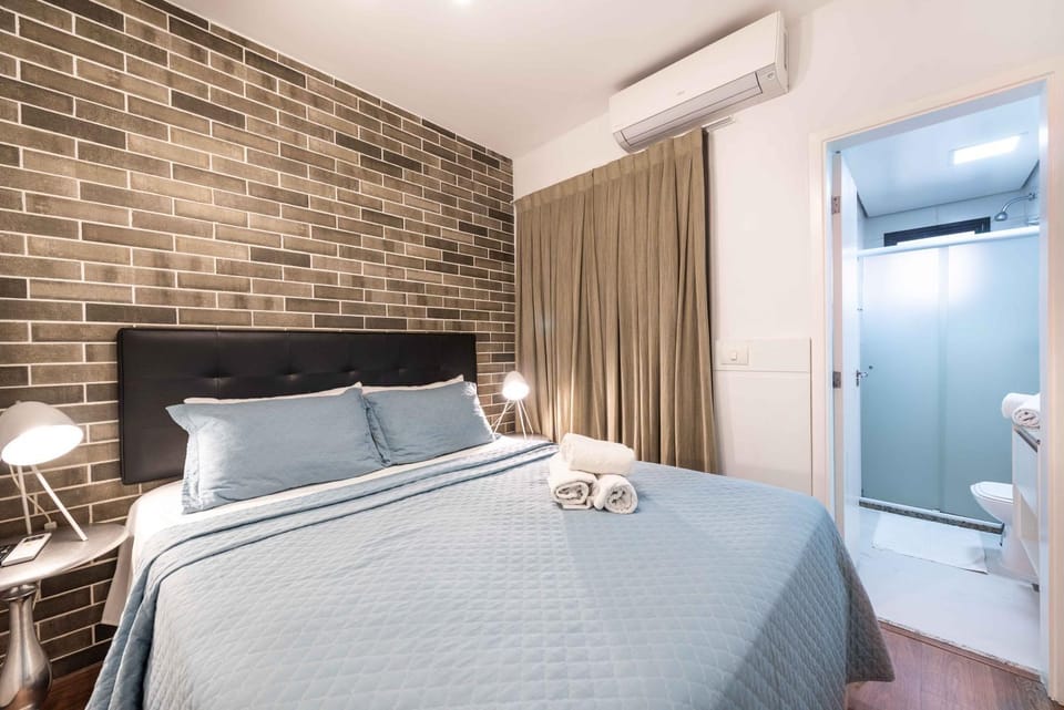 Toilet, Bed, Photo of the whole room, Bedroom, towels