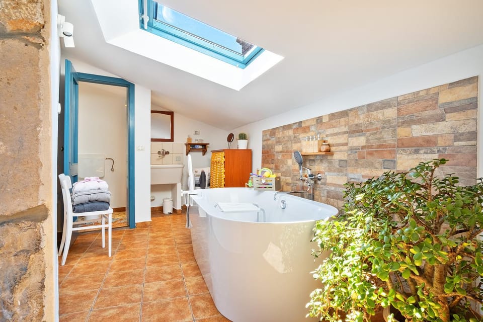 Bathroom, Bath, towels