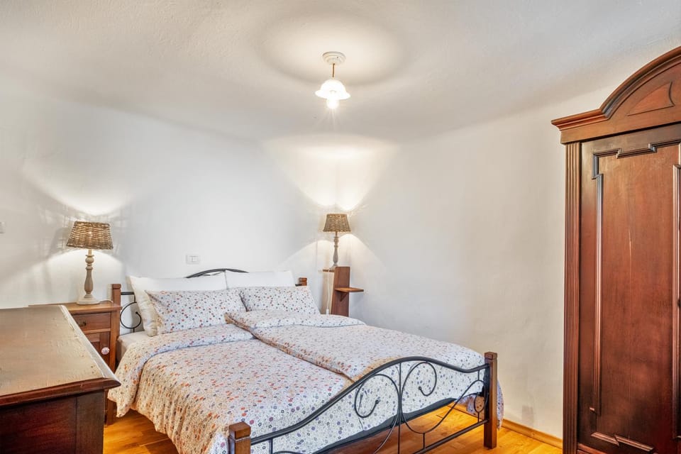 Bed, Photo of the whole room, Bedroom, wardrobe