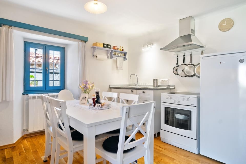 Dining area, oven, kitchen
